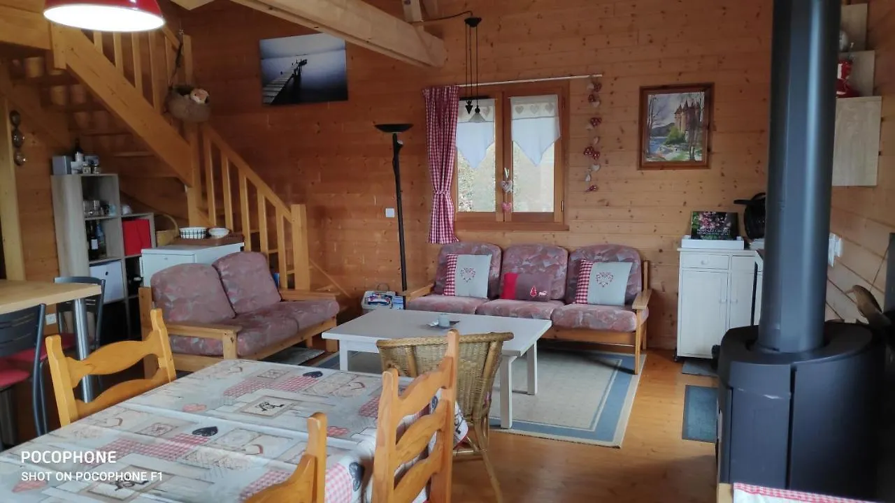 Chalet Vue Sur Lac Beaulieu  0*, Beaulieu (Cantal)